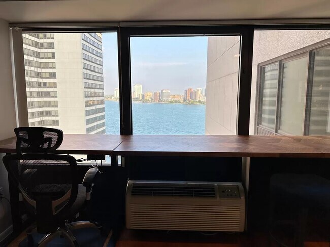 Building Photo - 300 Riverfront Dr