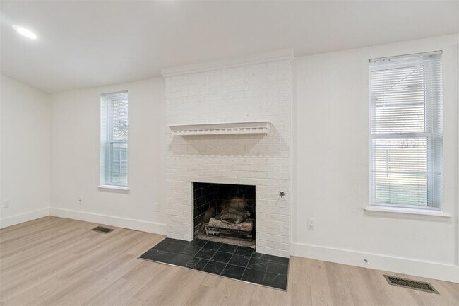 Building Photo - 1033 Mabel C Fry Blvd