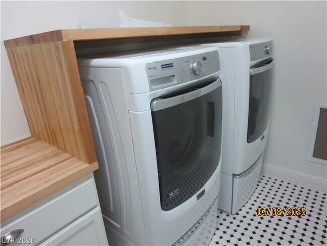 Building Photo - 499 Holly Hunt St