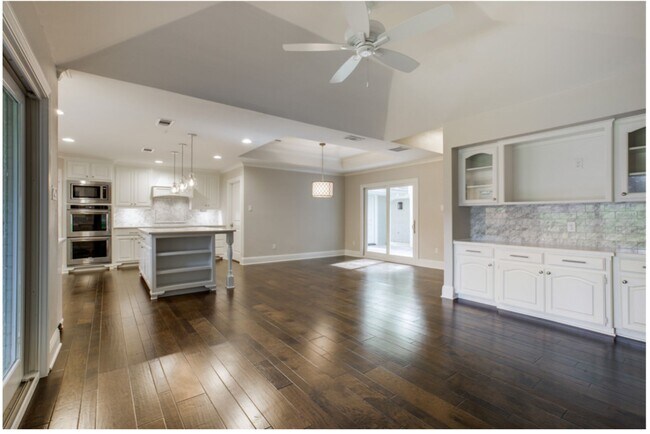 Building Photo - 4024 Inwood Rd