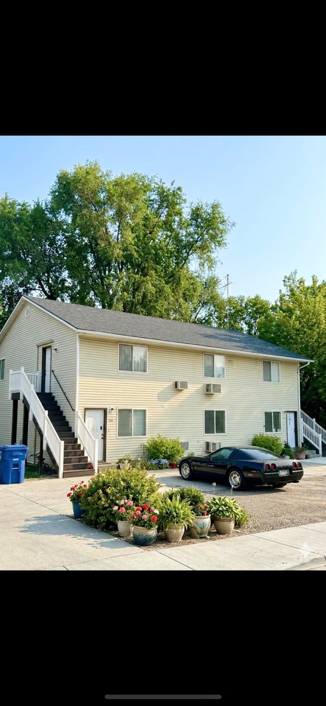 Building Photo - 344 Caswell Ave W