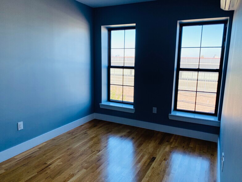 BEDROOM - 2083 Pacific St