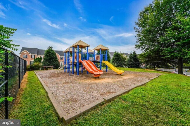 Building Photo - 14197 Madrigal Dr