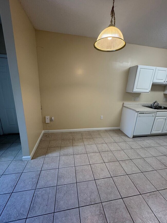 Building Photo - 2520 Friedland Pl