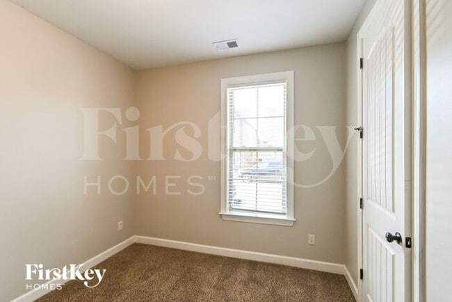 Building Photo - 10258 Evening Hill Dr