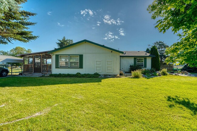 Building Photo - For Lease: 3BR/2BA Home with Spacious Yard...
