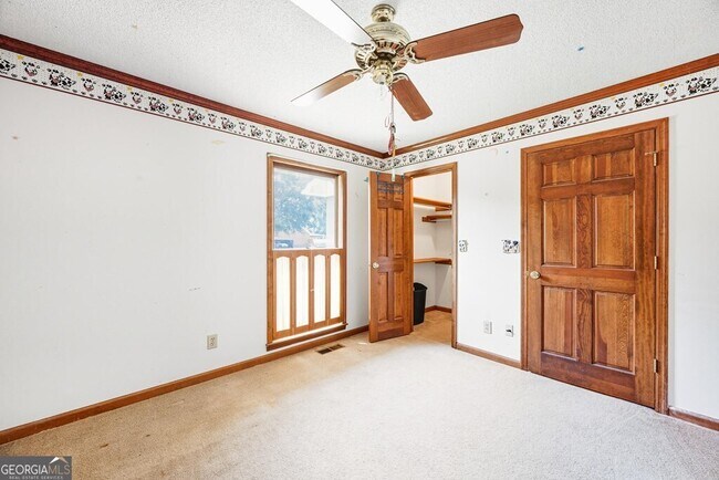 Building Photo - 206 Ridge Cir