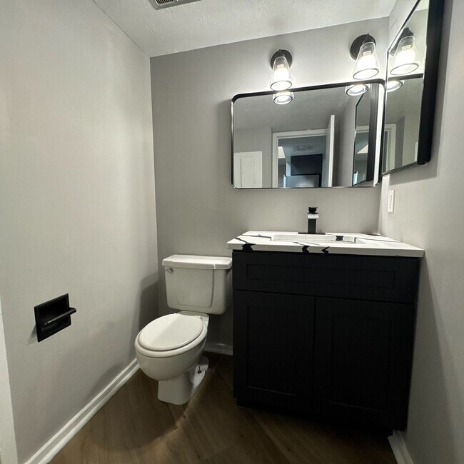 Building Photo - Luxurious 2-Bedroom Apartments with Modern...