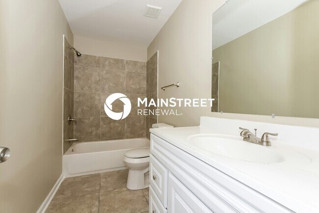 Building Photo - 4 Bedroom Pet-Friendly Home in Charlotte, NC with Main Street Renewal