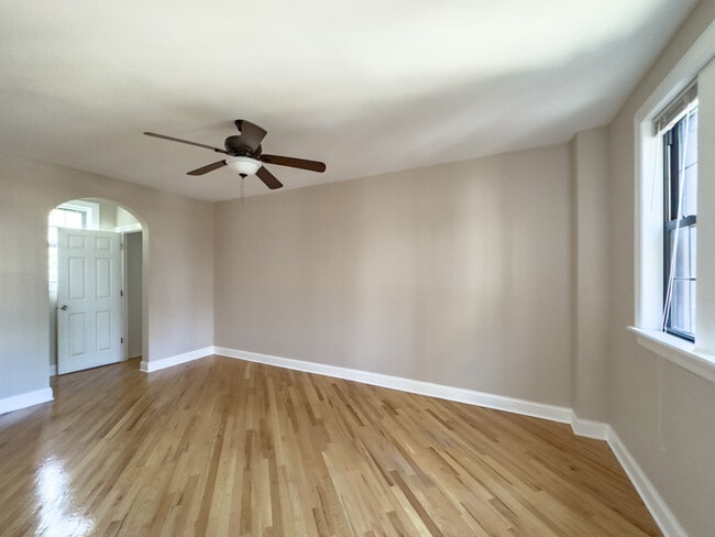 Building Photo - 899 Green Bay Rd