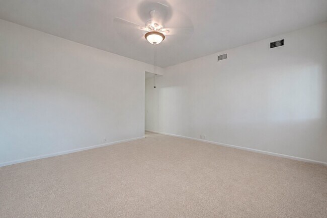 Building Photo - 1502 Prairie Grove Dr