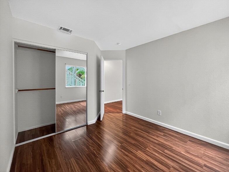 Building Photo - 632 Corliss St
