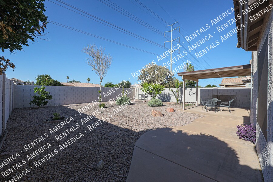 Building Photo - 1044 W Todd Dr