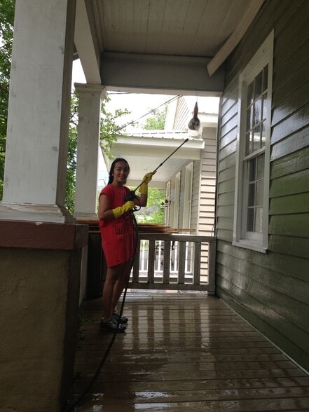 Huge front porch! - 746 Europe St