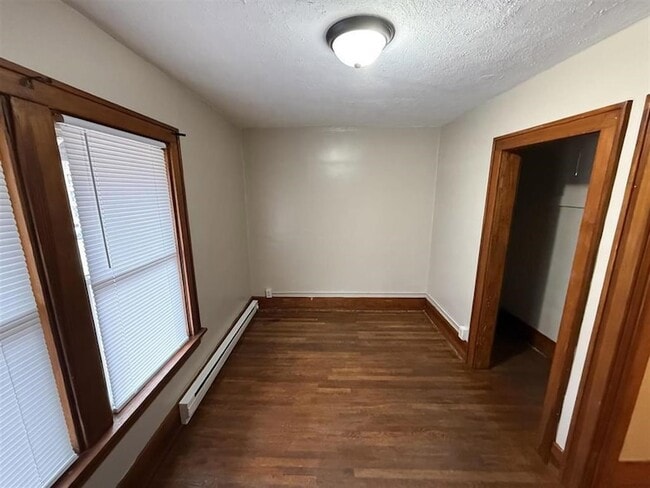 Building Photo - 10 Howard Pl