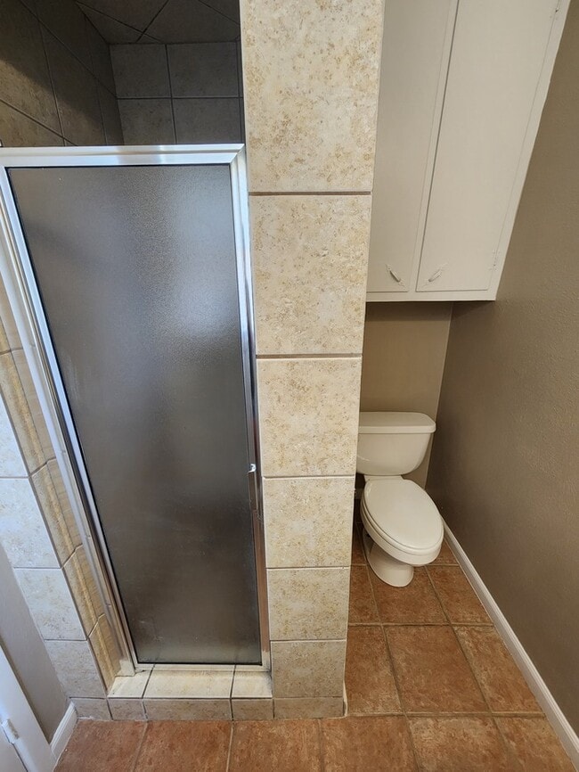 Building Photo - 3 bed 2 bath home, move in ready!