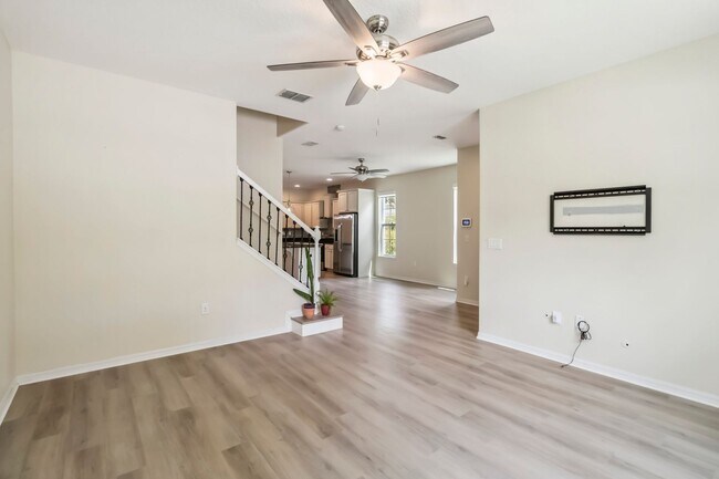 Building Photo - PENDING APPLICATION- Beautiful 4/2.5 Townh...