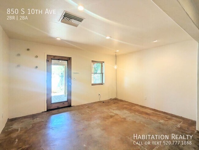 Building Photo - 850 S 10th Ave