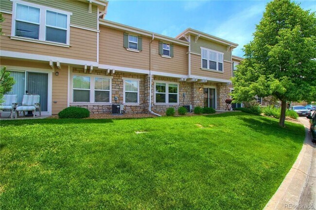 Building Photo - Bright Open-Concept Condo with 1-Car Garage in Prime Commuter Location