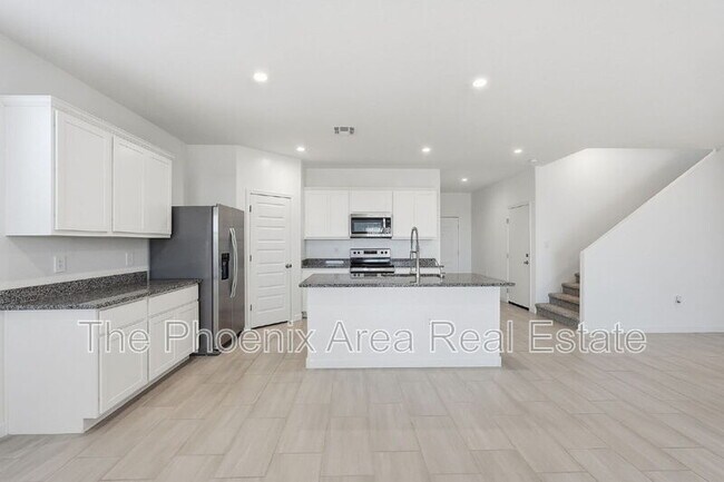Building Photo - 2761 W Seaver Ave