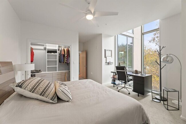 Building Photo - 1600 Barton Springs Rd