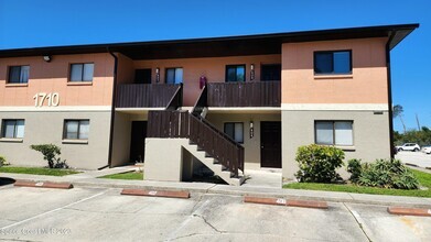 Building Photo - 1710 University Ln