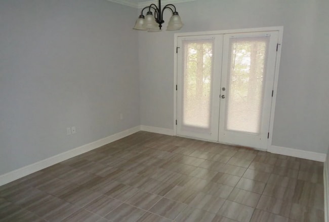 Building Photo - 3 Bed/ 2.5 Bath