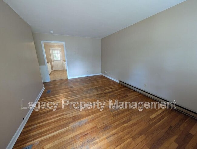 Building Photo - 2202 Maywood St
