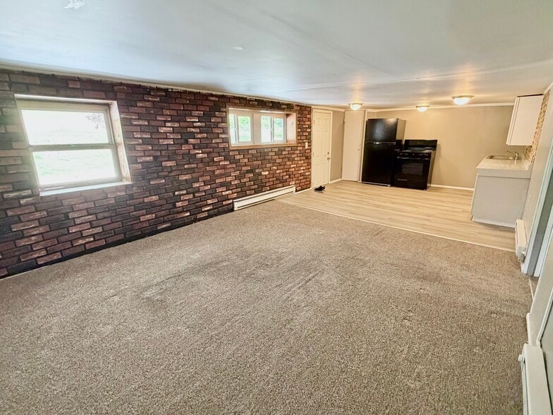 Building Photo - 2570 Sanger Ln