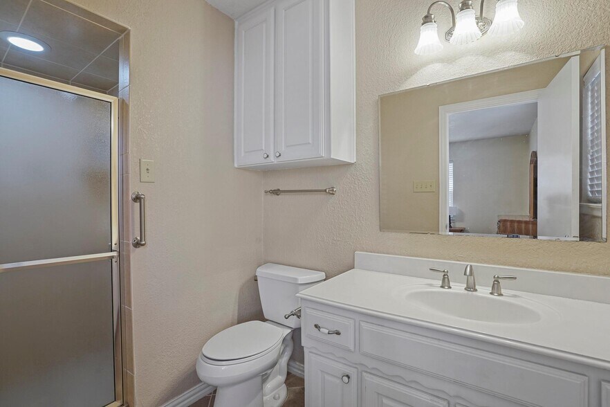 Building Photo - 205 Teeter Dr