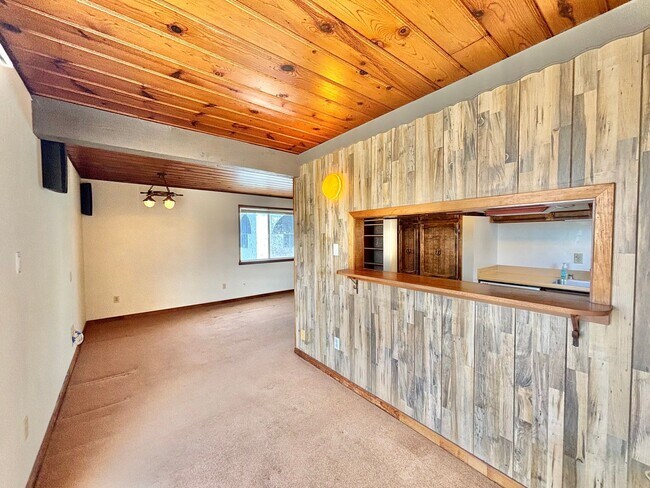 Building Photo - Incredible Value Just Steps from the Sand | 1 Bed 1 Bath Upper Unit  | Silver Strand Beach | Unfu...