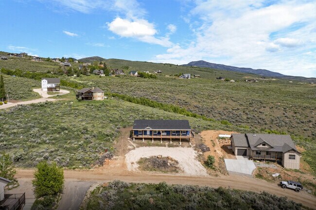 Building Photo - 421 Bluegrass Way