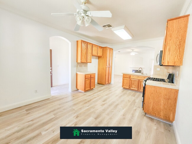 Building Photo - 1901 Yarnell Way