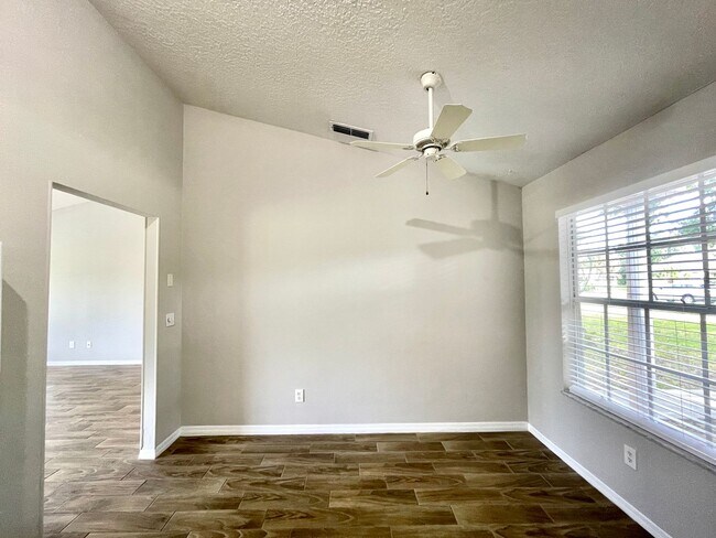 Building Photo - Cute 4/2 WEDGEFIELD HOME IN GOLF COURSE COMMUNITY