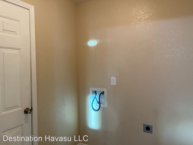 Building Photo - 3 br, 2 bath House - 3240 Medicine Bow Drive