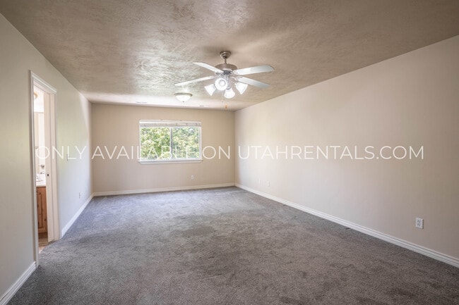 Building Photo - 1380 W Parkside Dr