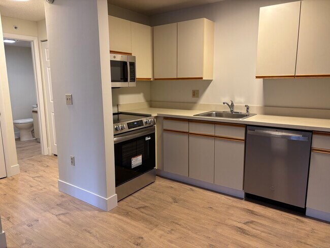 Building Photo - 82 Longview St