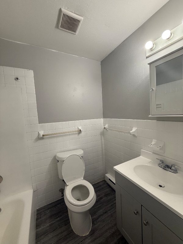 Building Photo - 2105 Florence Ave