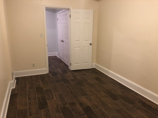 Den - 1826 8th St NW