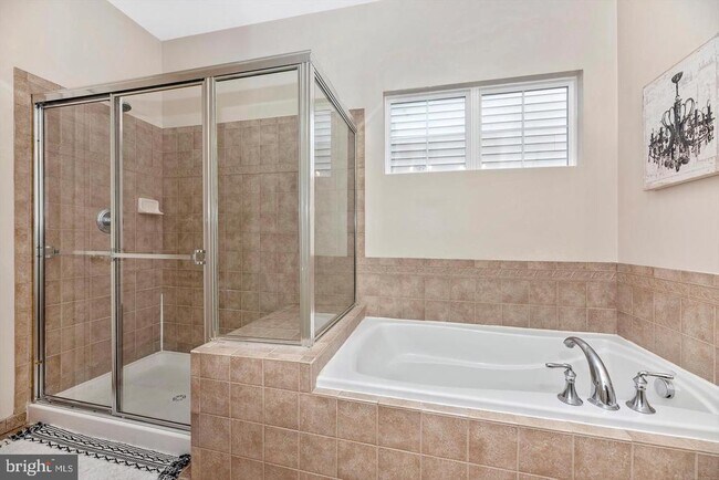 Building Photo - 10202 Woodthrush Dr