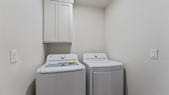 Building Photo - 1700 Cuppett Cir