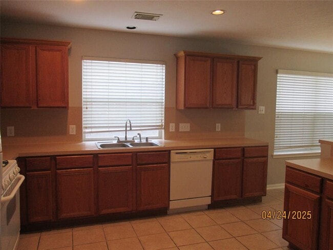 Building Photo - 5531 Poplar Terrace Ln