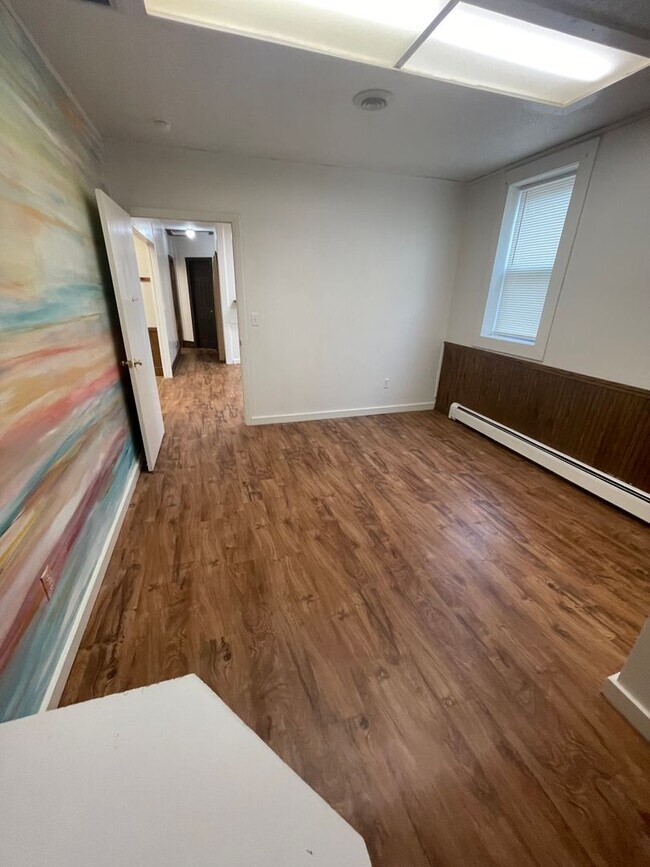 Building Photo - 152-D Main