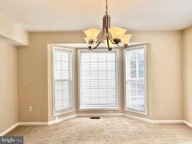 Building Photo - 9 Kimberly Dr