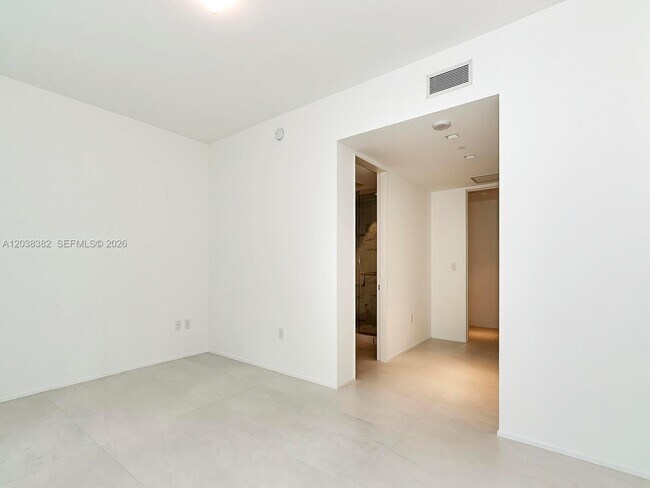 Building Photo - 1000 Biscayne Blvd