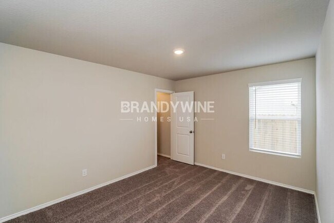 Building Photo - 3 BEDROOM - DURBIN