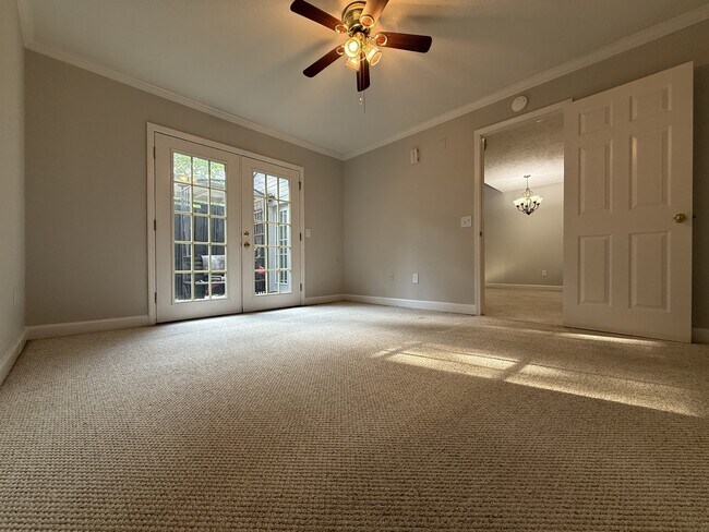 Building Photo - 200 Woodgreen Dr