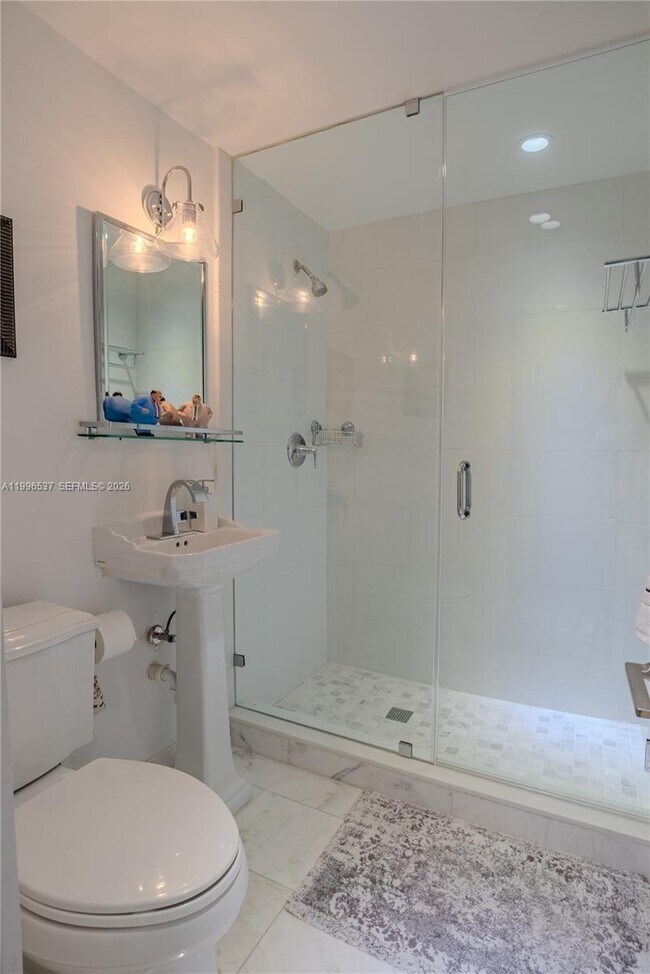 Building Photo - 231 Fluvia Ave