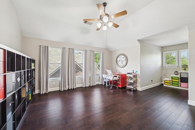 Building Photo - 15718 Starcreek Ln