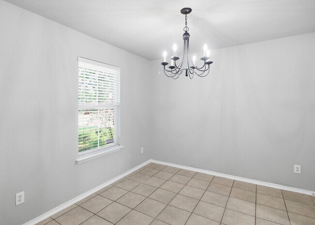 Building Photo - Open Living, Private Backyard, Great Location